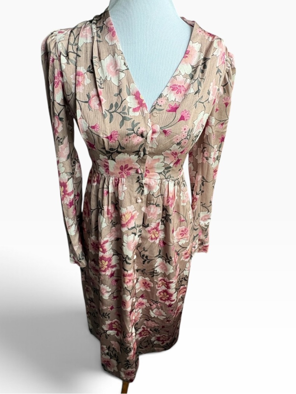 Gal Meets Glam Beige Floral V-Neck Long Sleeve Midi Dress with Pink Accents